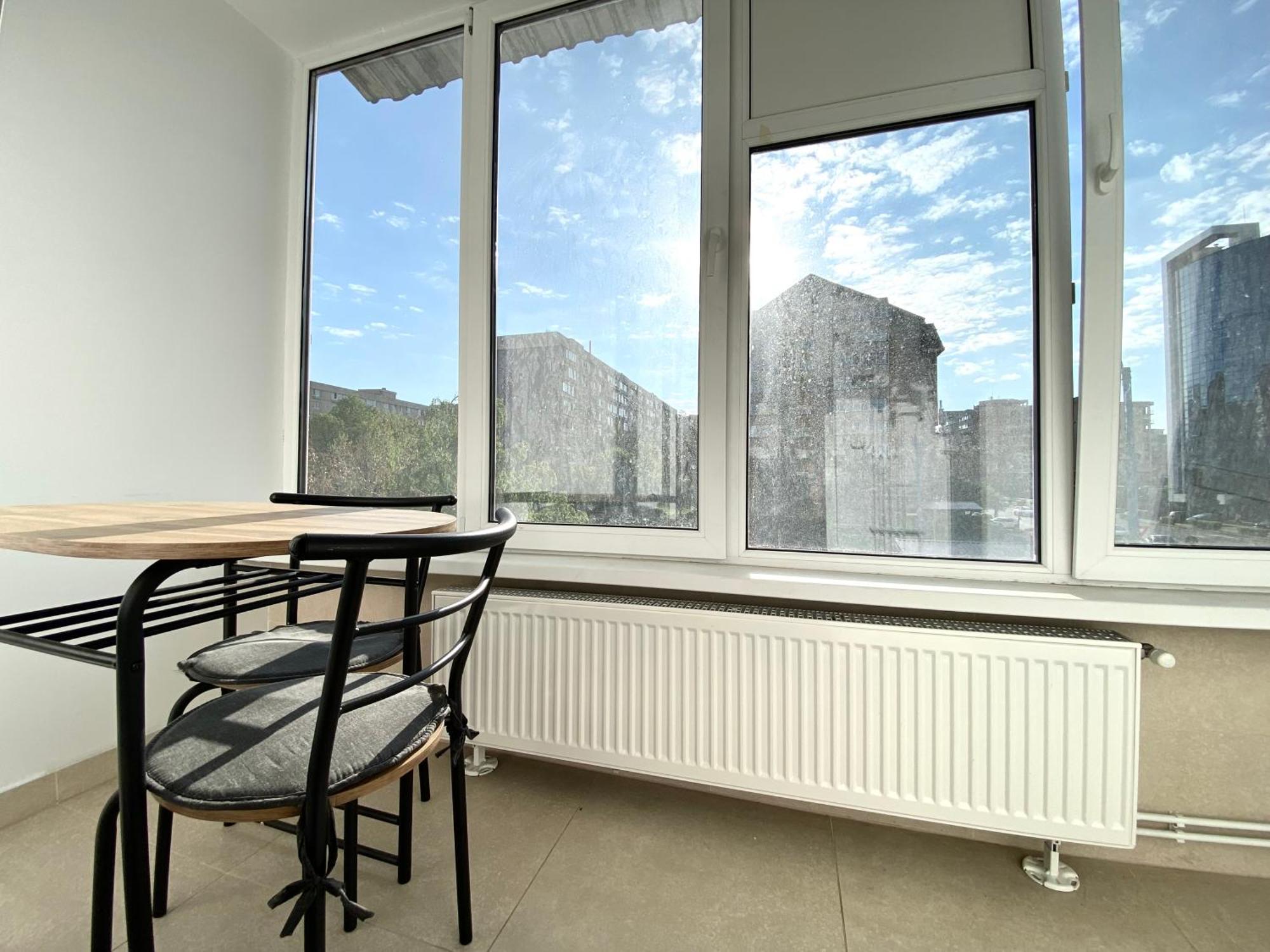Kronstadt Apartment - Pet Friendly Brasov Exterior photo
