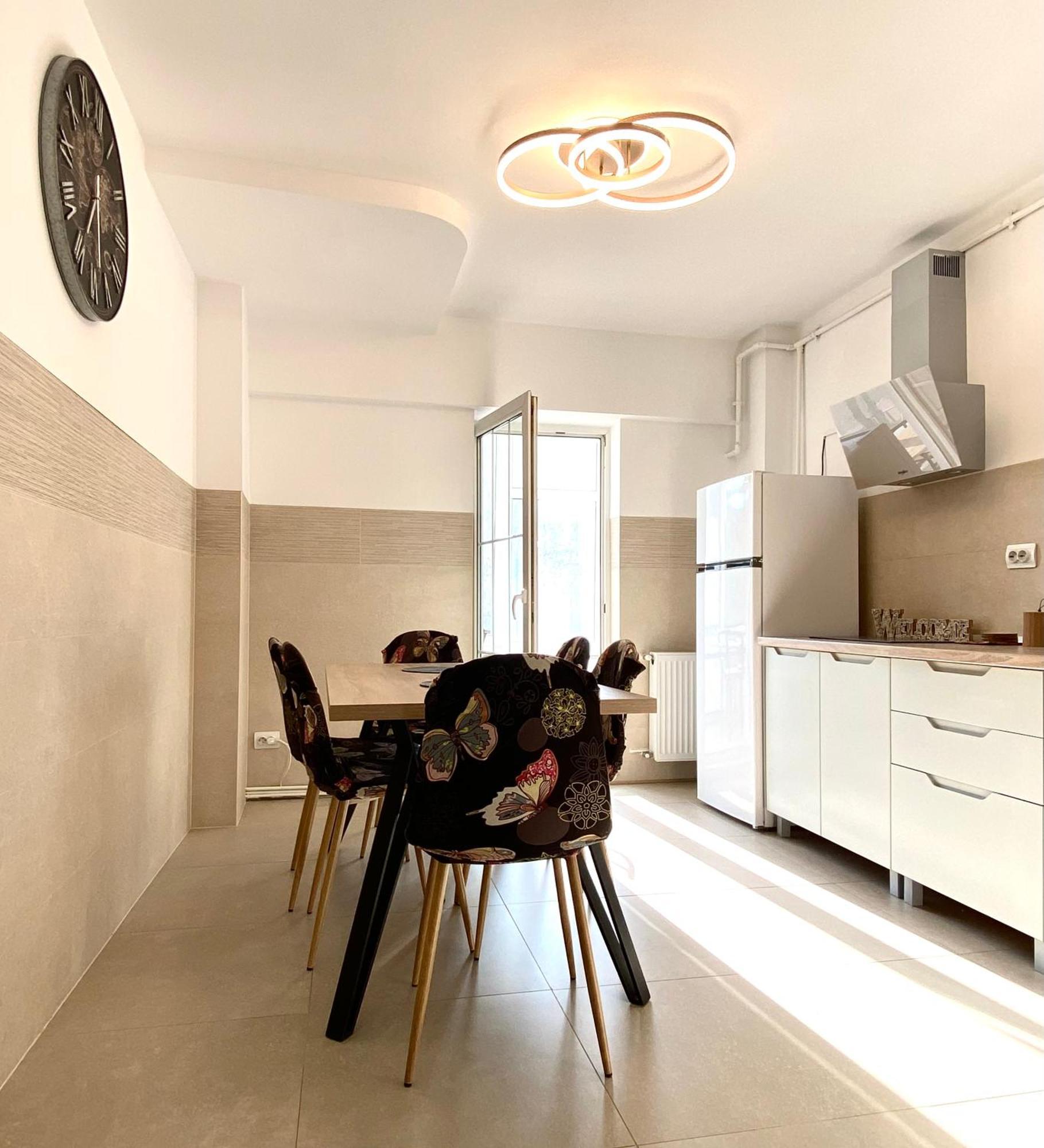 Kronstadt Apartment - Pet Friendly Brasov Exterior photo